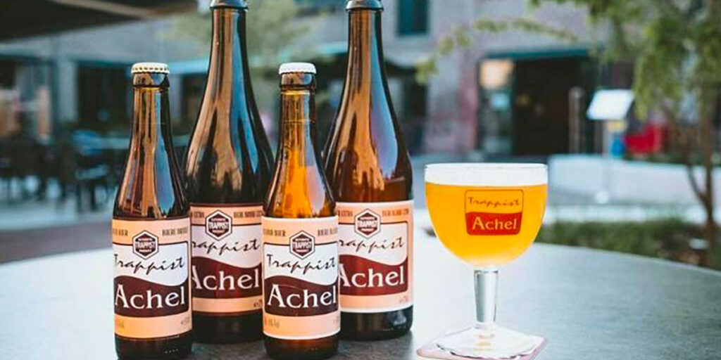 Achel øl linet op